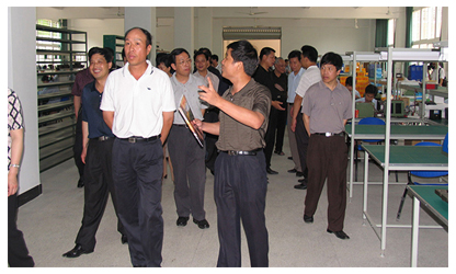 福建省委常委、政法委書記徐謙一行視察虹潤(rùn)公司